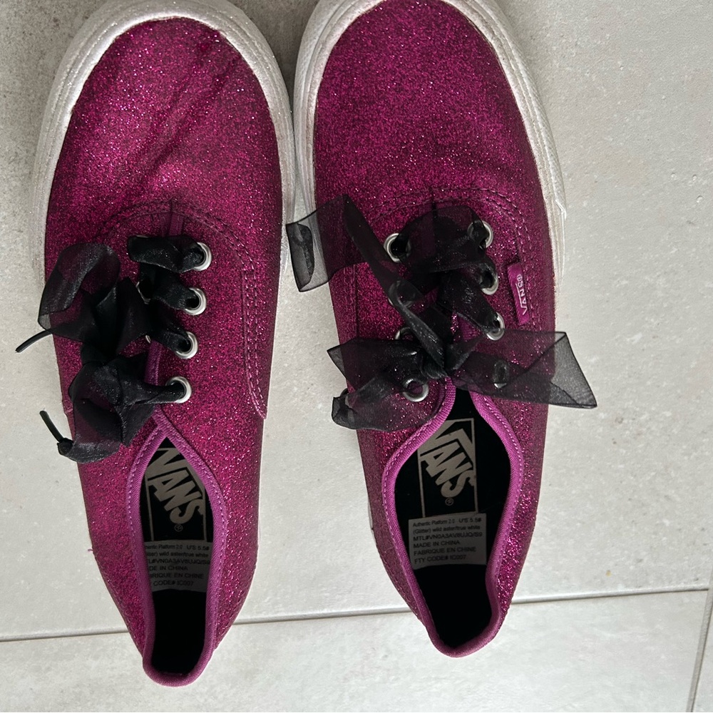 Vans Fuchsia Glitter Women’s Sneakers with Black Ribbon Laces in Size 5.5